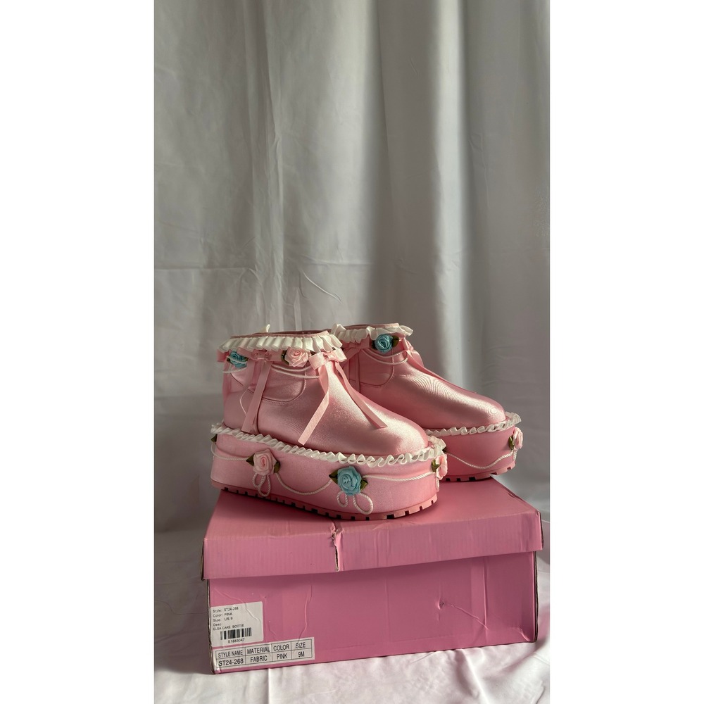 $130 NWT Dolls Kill Sugar Thrillz Elsa Cake Bootie Pink Platform Boots Women's 9 - Picture 2 of 9